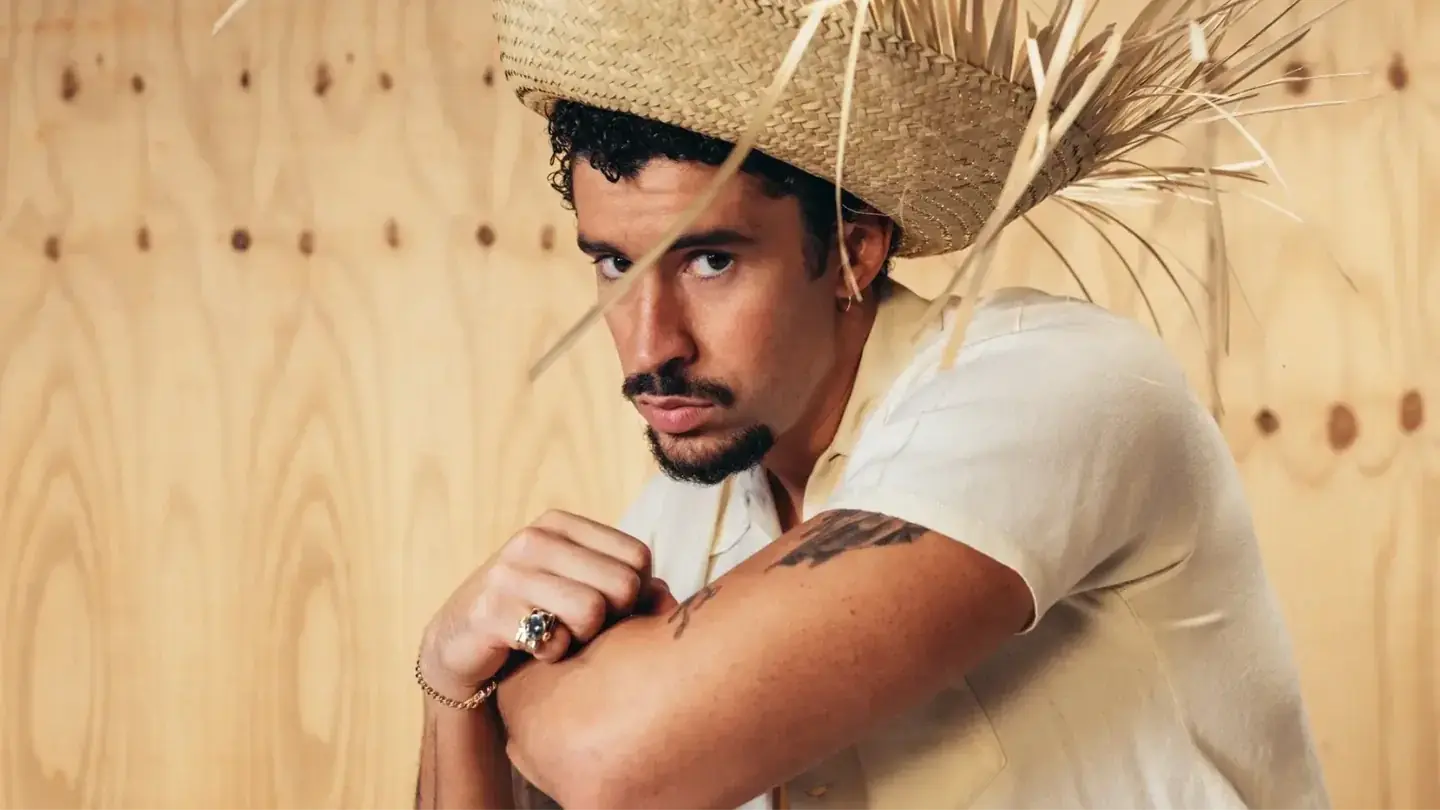 Bad Bunny soán ngôi vương của Taylor Swift